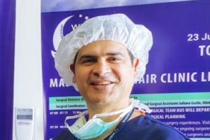 Dr. Sergio Camacho foto es de los mejores doctores de injerto de cabello en Colombia