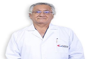 uno de los cirujanos cardiovasculares en Colombia, el Dr. Alberto Muñoz Hoyos