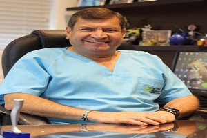 uno de los cirujanos cardiovasculares en Colombia, el Dr. Emil Maraby