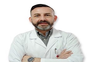 uno de los cirujanos cardiovasculares en Colombia, el Dr. Giovanni Gómez