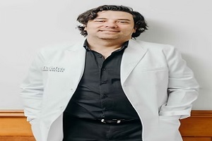 uno de los oncólogos destacados en Colombia, el Dr. Juan Carlos Galvis