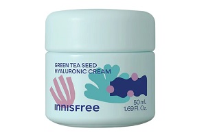 una de las cremas con ácido hialurónico en Colombia, la crema Innisfree Green Tea Seed Hyaluronic Cream