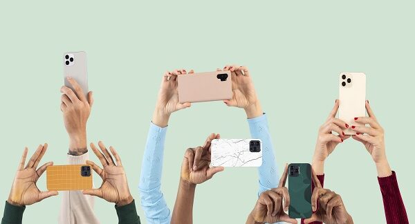 de los mejores smartphones, sostenidos en la manos por los dueños