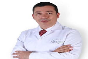 uno de los médicos de trasplante capilar en Colombia, foto del Dr. Juan Carlos Maldonado