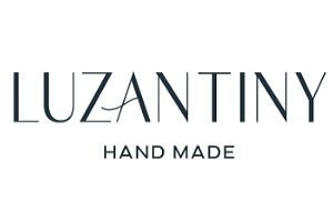 de las tiendas de calzado de lujo en Colombia, logo de la tienda Calzado Luzantiny