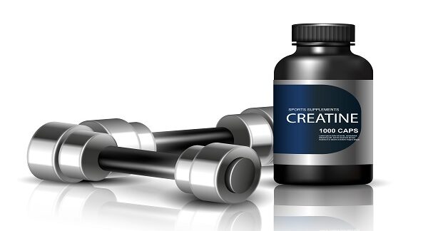 mejores marcas de creatina - dos mancuernas metálicas junto a un envase de 100g de creatina